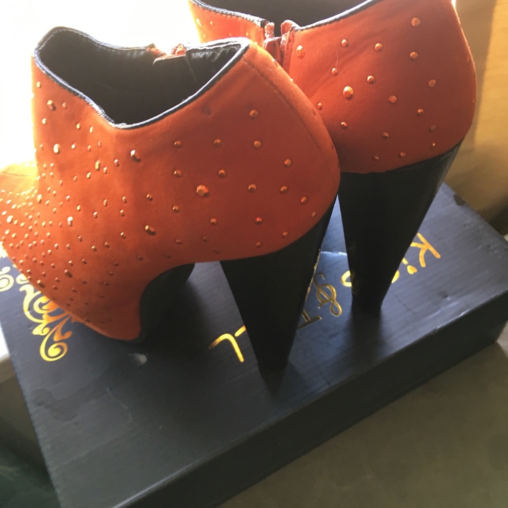 Shoes - Picture 2 of 5